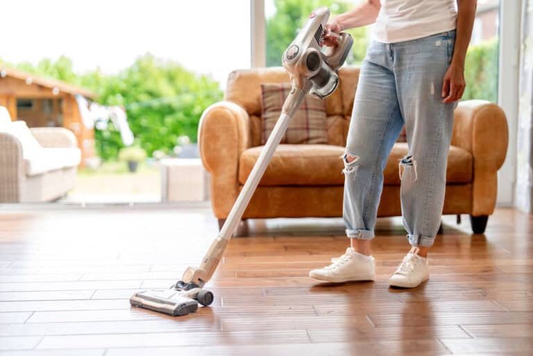 dedicated housekeepers in Lafayette, LA